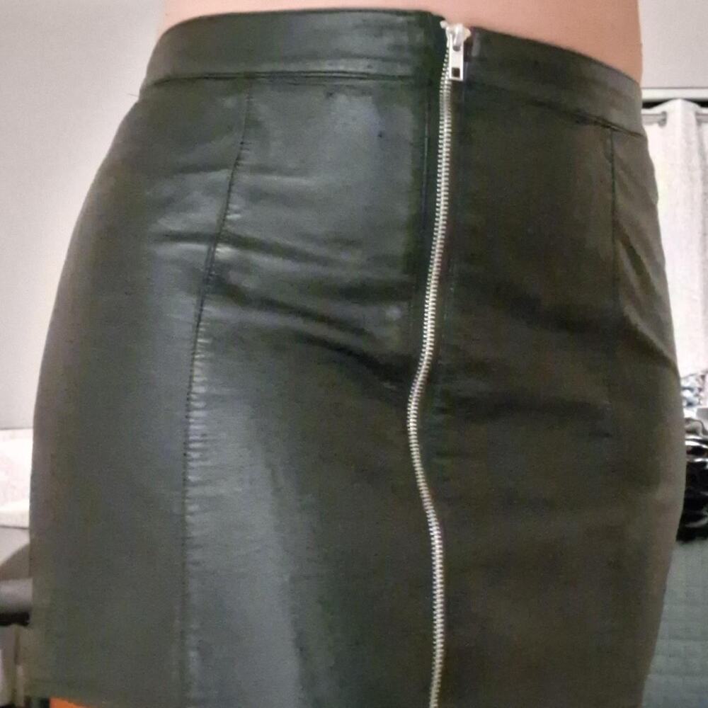 🖤 FOREVER 21 BLACK FAUX LEATHER MINI SKIRT 🖤